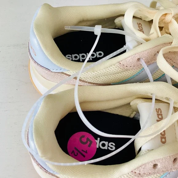 Adidas Run 60s 4.0 sneakers Wonder White Ice Purple Alumina Women’s Size 5.5 NWT - Picture 9 of 12